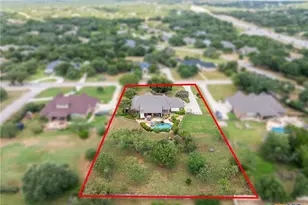 208 Lowman Ln, New Braunfels, TX 78132 - Photo 3