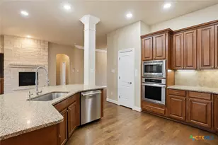 208 Lowman Ln, New Braunfels, TX 78132 - Photo 11