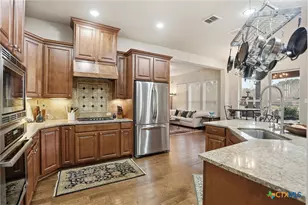 208 Lowman Ln, New Braunfels, TX 78132 - Photo 15