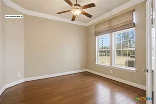 208 Lowman Ln, New Braunfels, TX 78132 - Photo 7