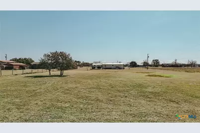 413 West Oaks Drive, Victoria, TX 77905 - Photo 33