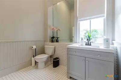 207 1/2 E Constitution Street #4, Victoria, TX 77901 - Photo 11