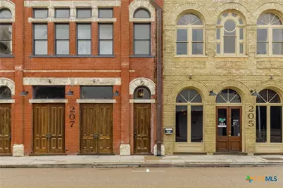 207 1/2 E Constitution Street #4, Victoria, TX 77901 - Photo 3