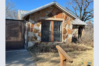 302 N Arnold Street, Lampasas, TX 76550 - Photo 3