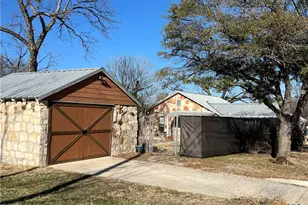 302 N Arnold St, Lampasas, TX 76550 - Photo 5