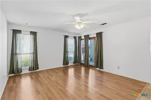 516 N King St, Seguin, TX 78155 - Photo 7