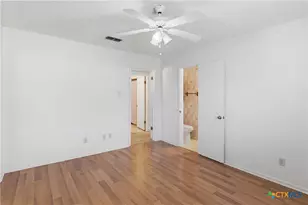 516 N King St, Seguin, TX 78155 - Photo 13