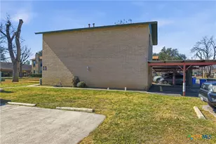 516 N King St, Seguin, TX 78155 - Photo 5