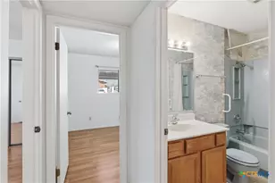 516 N King St, Seguin, TX 78155 - Photo 17