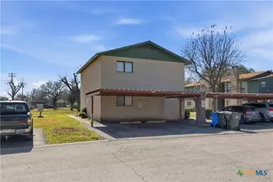 516 N King St, Seguin, TX 78155 - Photo 3