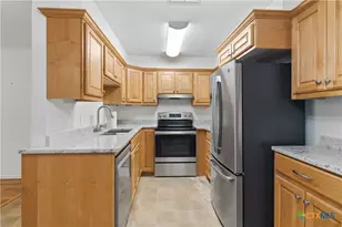 516 N King St, Seguin, TX 78155 - Photo 9