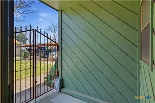 516 N King St, Seguin, TX 78155 - Photo 21