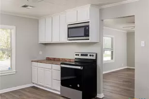 207 W 14th Ave, Belton, TX 76513 - Photo 3