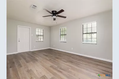 207 W 14th Avenue, Belton, TX 76513 - Photo 17