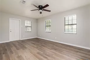 207 W 14th Ave, Belton, TX 76513 - Photo 17