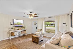 509 W Bois D Arc, Edna, TX 77957 - Photo 7