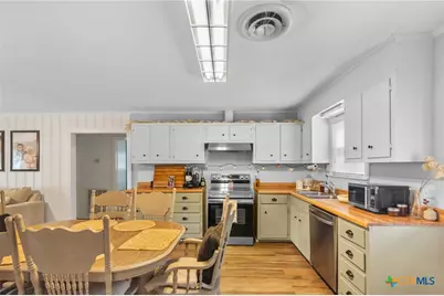 509 W Bois D Arc, Edna, TX 77957 - Photo 11