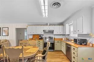 509 W Bois D Arc, Edna, TX 77957 - Photo 11