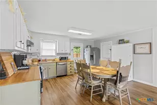 509 W Bois D Arc, Edna, TX 77957 - Photo 13