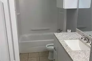 1015 Hackberry St, San Marcos, TX 78666 - Photo 5