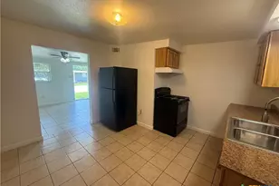 1013 Hackberry St, San Marcos, TX 78666 - Photo 5