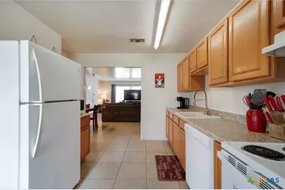 103 Thompson Street, Luling, TX 78648 - Photo 9