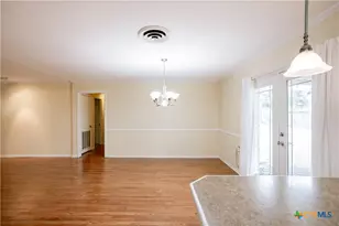 101 Avalon Dr, Victoria, TX 77901 - Photo 9