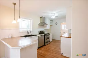 101 Avalon Dr, Victoria, TX 77901 - Photo 11