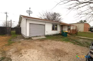 1411 W Main St, Gatesville, TX 76528 - Photo 1