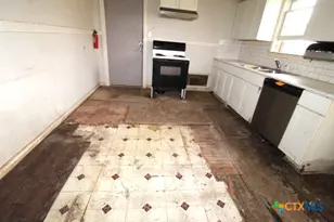 1411 W Main St, Gatesville, TX 76528 - Photo 5