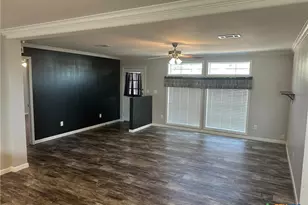 908 Henry St, Cuero, TX 77954 - Photo 3