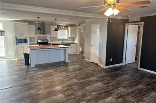 908 Henry St, Cuero, TX 77954 - Photo 5