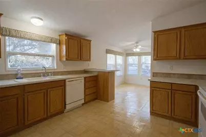 413 Coletoville Road, Victoria, TX 77905 - Photo 5