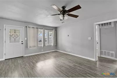 1009 Fulton Street, Edna, TX 77957 - Photo 5