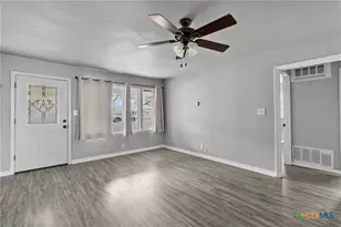 1009 Fulton St, Edna, TX 77957 - Photo 5