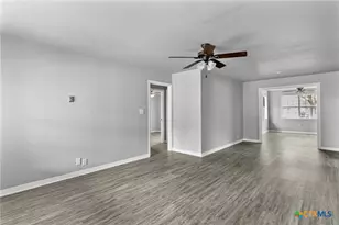 1009 Fulton St, Edna, TX 77957 - Photo 9