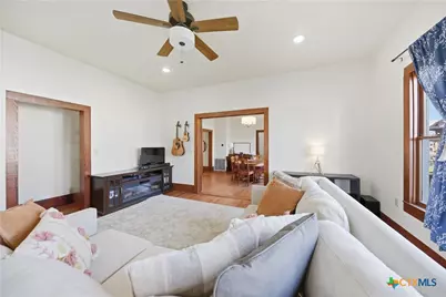 306 N Avenue E, Shiner, TX 77984 - Photo 7