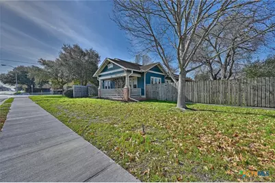 306 N Avenue E, Shiner, TX 77984 - Photo 3