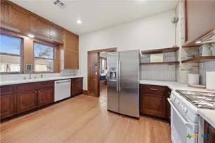 306 Avenue E, Shiner, TX 77984 - Photo 11