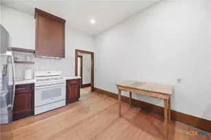 306 Avenue E, Shiner, TX 77984 - Photo 13