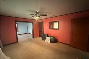 421 S 32nd St, Temple, TX 76501 - Photo 3