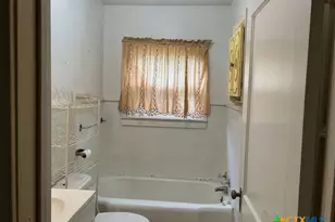 1118 W Main St, Gatesville, TX 76528 - Photo 13
