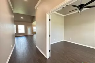 1054 Alice Cir, Temple, TX 76502 - Photo 3