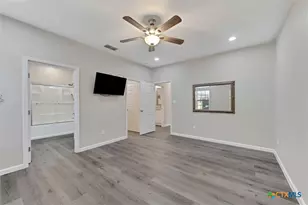 320 Holly Ave, Luling, TX 78648 - Photo 11