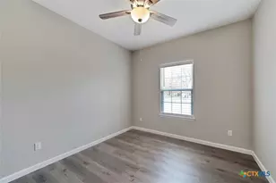 320 Holly Ave, Luling, TX 78648 - Photo 17