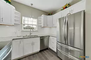 320 Holly Ave, Luling, TX 78648 - Photo 9