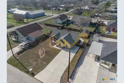 320 Holly Avenue, Luling, TX 78648 - Photo 25