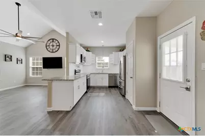 320 Holly Avenue, Luling, TX 78648 - Photo 7