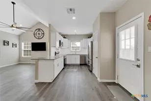 320 Holly Ave, Luling, TX 78648 - Photo 7