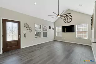 320 Holly Ave, Luling, TX 78648 - Photo 5